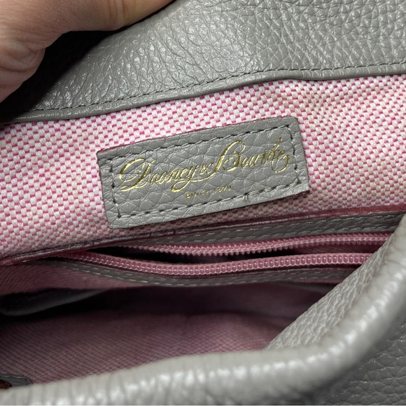 Dooney & Bourke | Pebble Grain Leather Logo Lock Sac in Gray - Picture 4 of 11